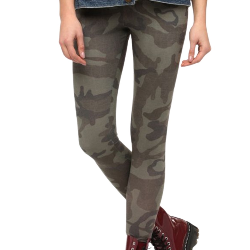 BDG Khaki Green Camouflage Leggings